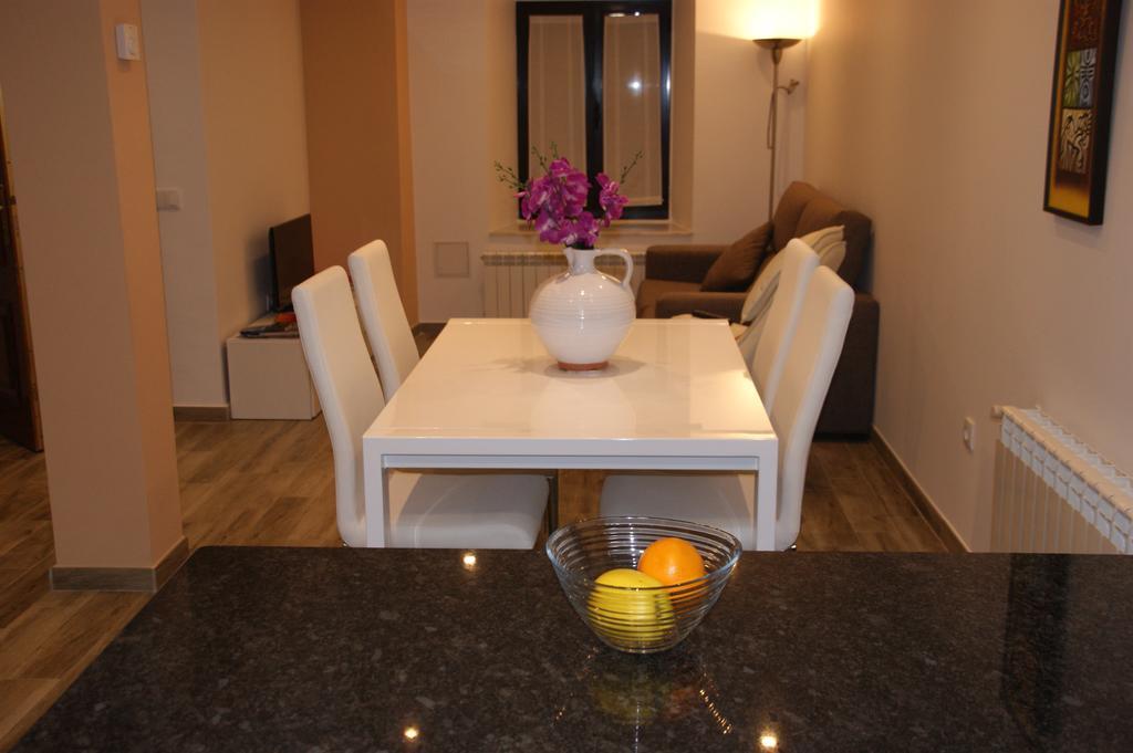 Apartamentos La Muralla Zamora Rum bild